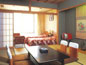 写真のお気軽な本館客室や新館和風スイートが選べます。